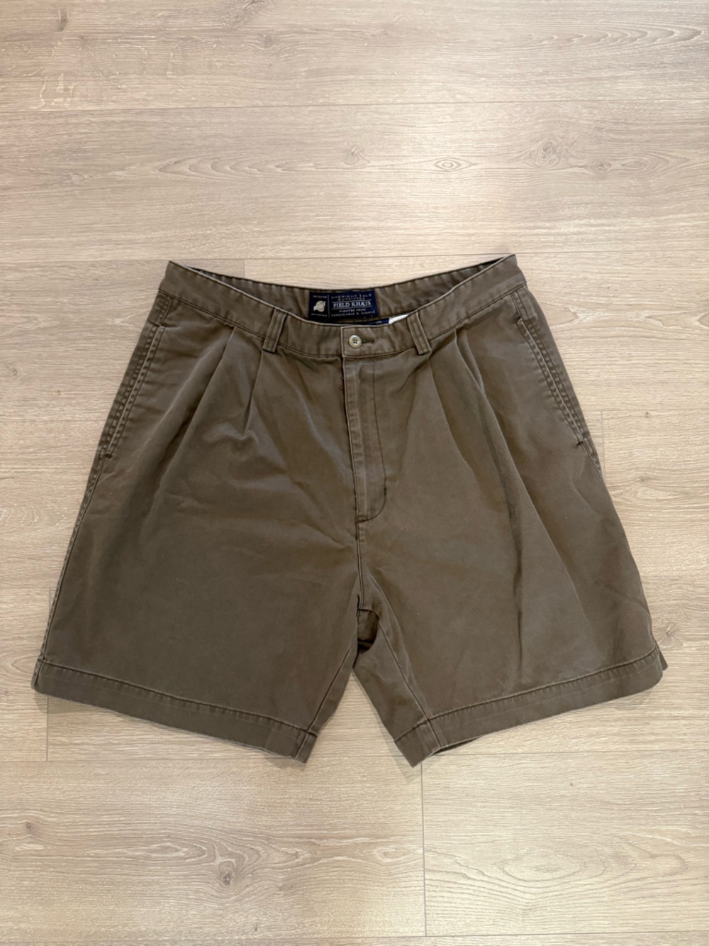 Vintage 100% cotton size 36 American Eagle Outfitters Olive Green Bermuda Shorts